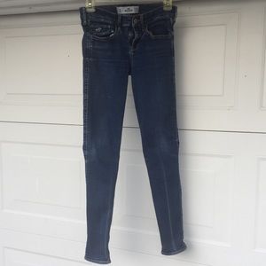 Hollister Jeans size 7R. 28 waist 29 length
